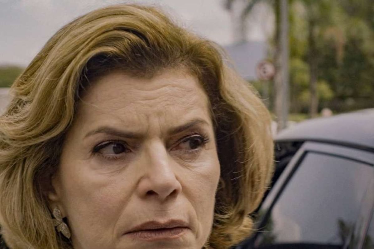 Odete Roitman (Debora Bloch) é assassinada na novela 'Vale Tudo' em 6 de outubro de 2025: pelo m...