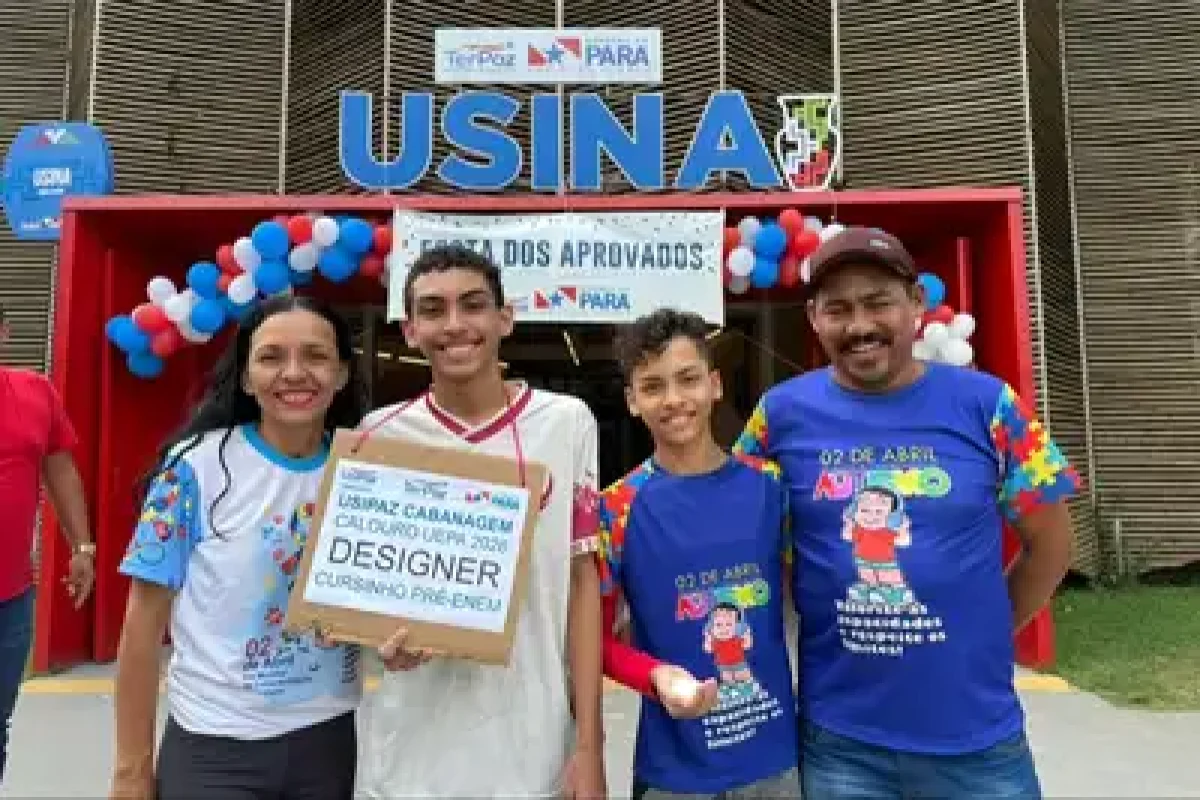 Gabriel Santos celebrou junto à família a aprovação no curso de Design.