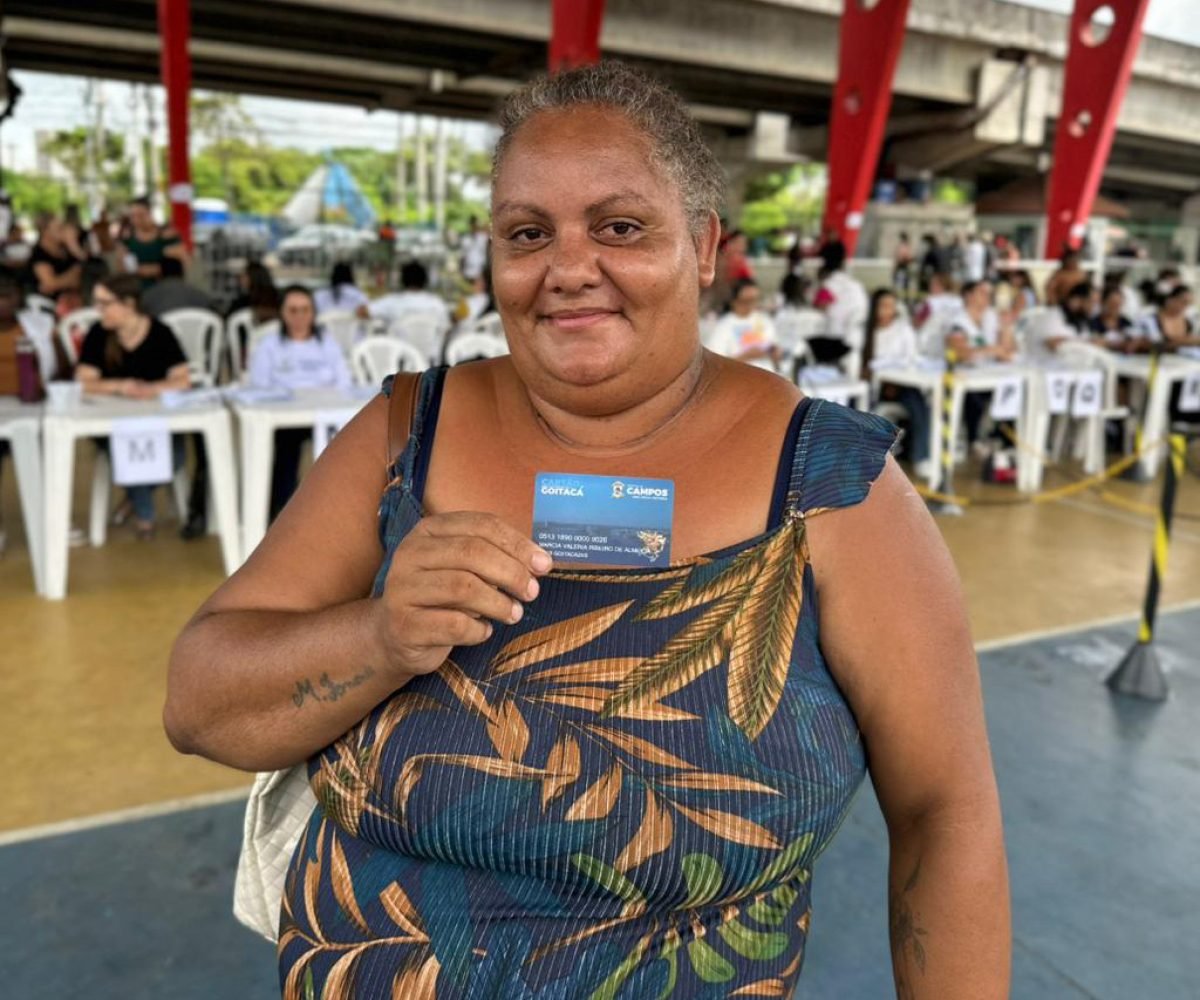 Beneficiários do Cartão Goitacá recebem novos cartões em ação organizada