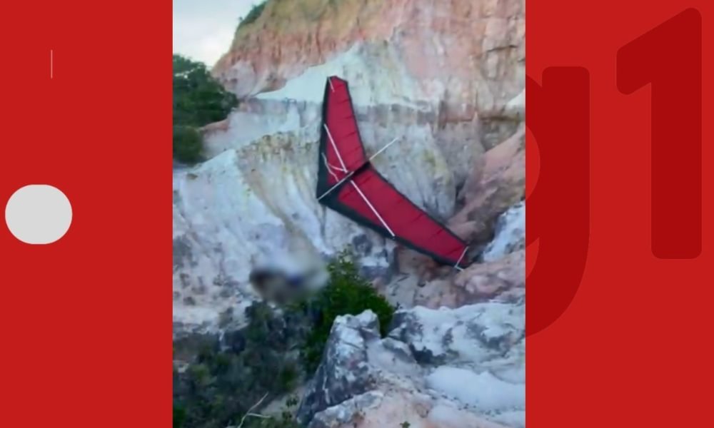 1 de 1 Turista caiu em área de falésias em Porto Seguro — Foto: Porto Seguro Notícias