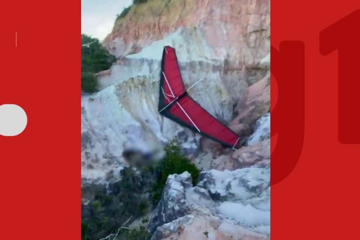 1 de 1 Turista caiu em área de falésias em Porto Seguro — Foto: Porto Seguro Notícias