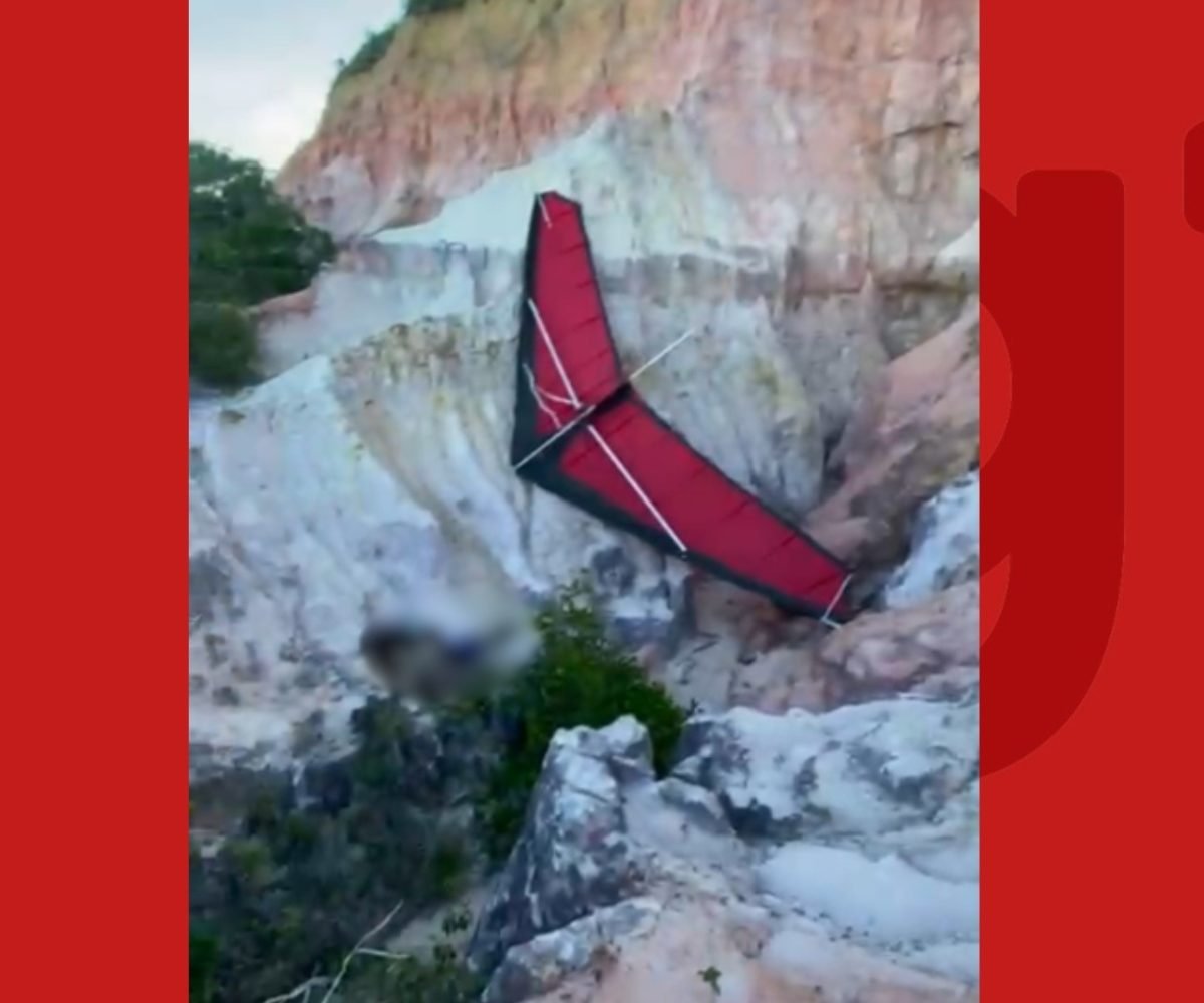 1 de 1 Turista caiu em área de falésias em Porto Seguro — Foto: Porto Seguro Notícias