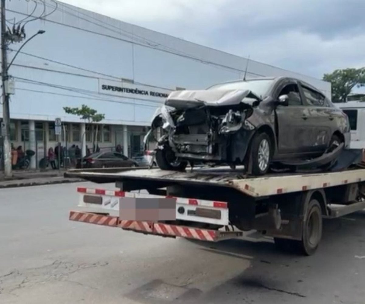Colisão na avenida dos Andradas: carro atinge lanchonete em Juiz de Fora