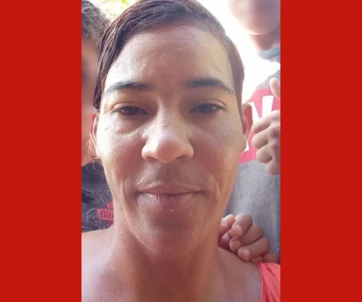 Filho de vítima de feminicídio é solto após prisão ilegal em velório da mãe em MT