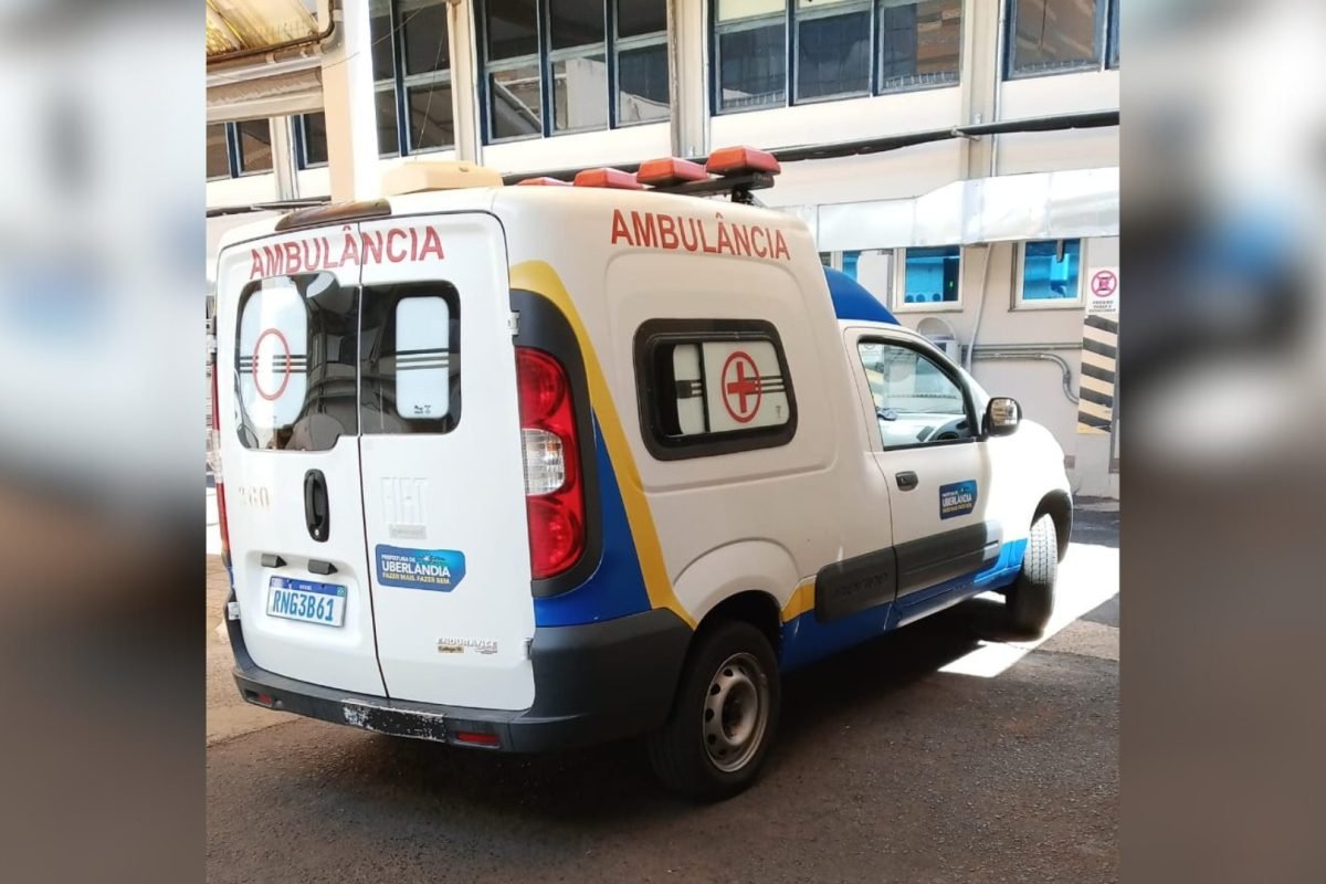 Ambulância roubada em frente à UAI de Uberlândia é recuperada horas depois