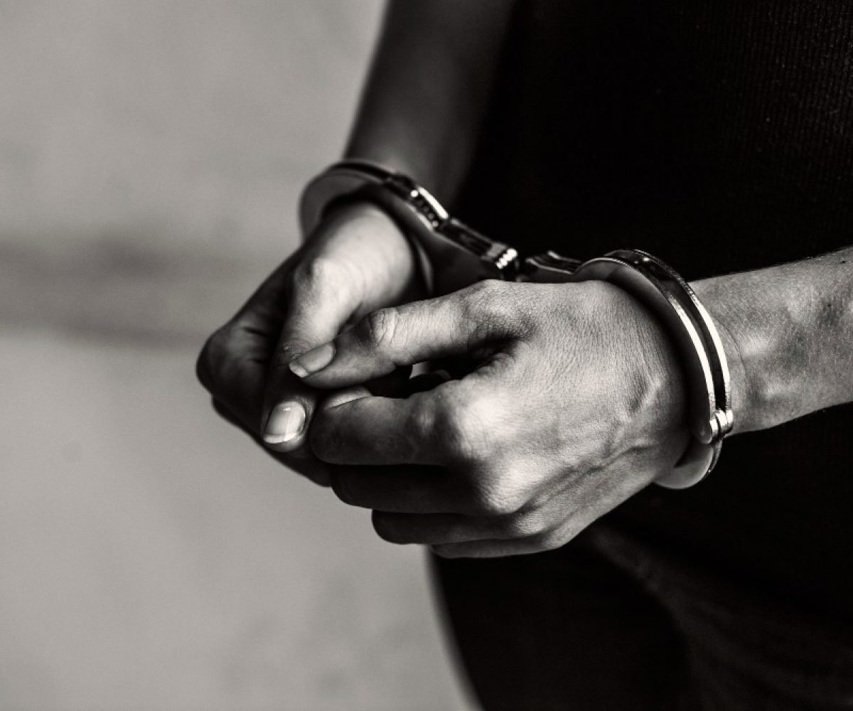 Idoso é preso no Sertão da Paraíba por suspeita de matar cachorro a golpes de barra de ferro