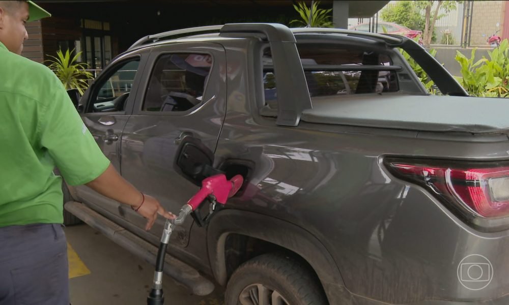 Petrobras reajusta preço do diesel e governo zera impostos para amortecer impacto