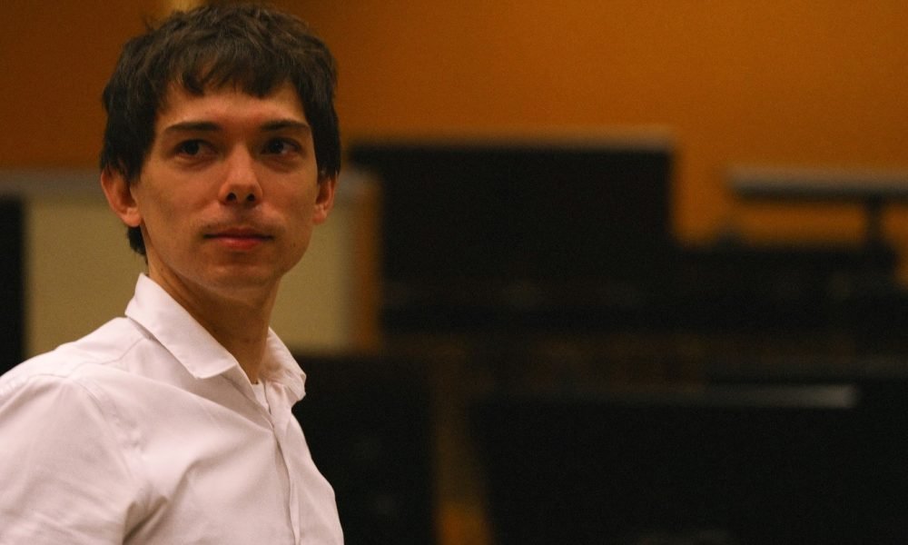 Pianista Vitor Araújo lança 'Toró', fusão sinfônica de Nordeste e Holanda