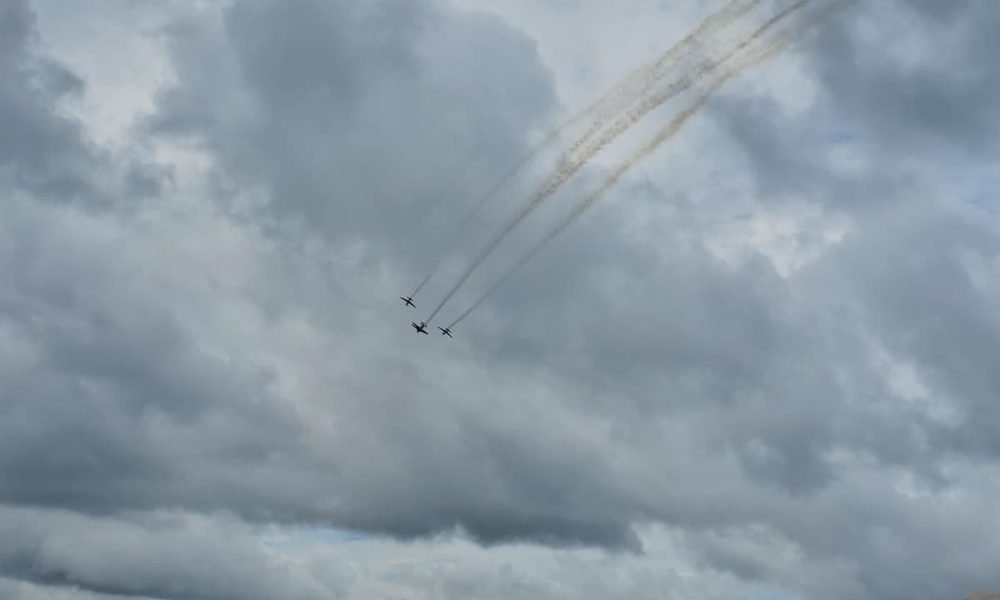 Esquadrilha da Fumaça transforma céu de Divinópolis em espetáculo aéreo