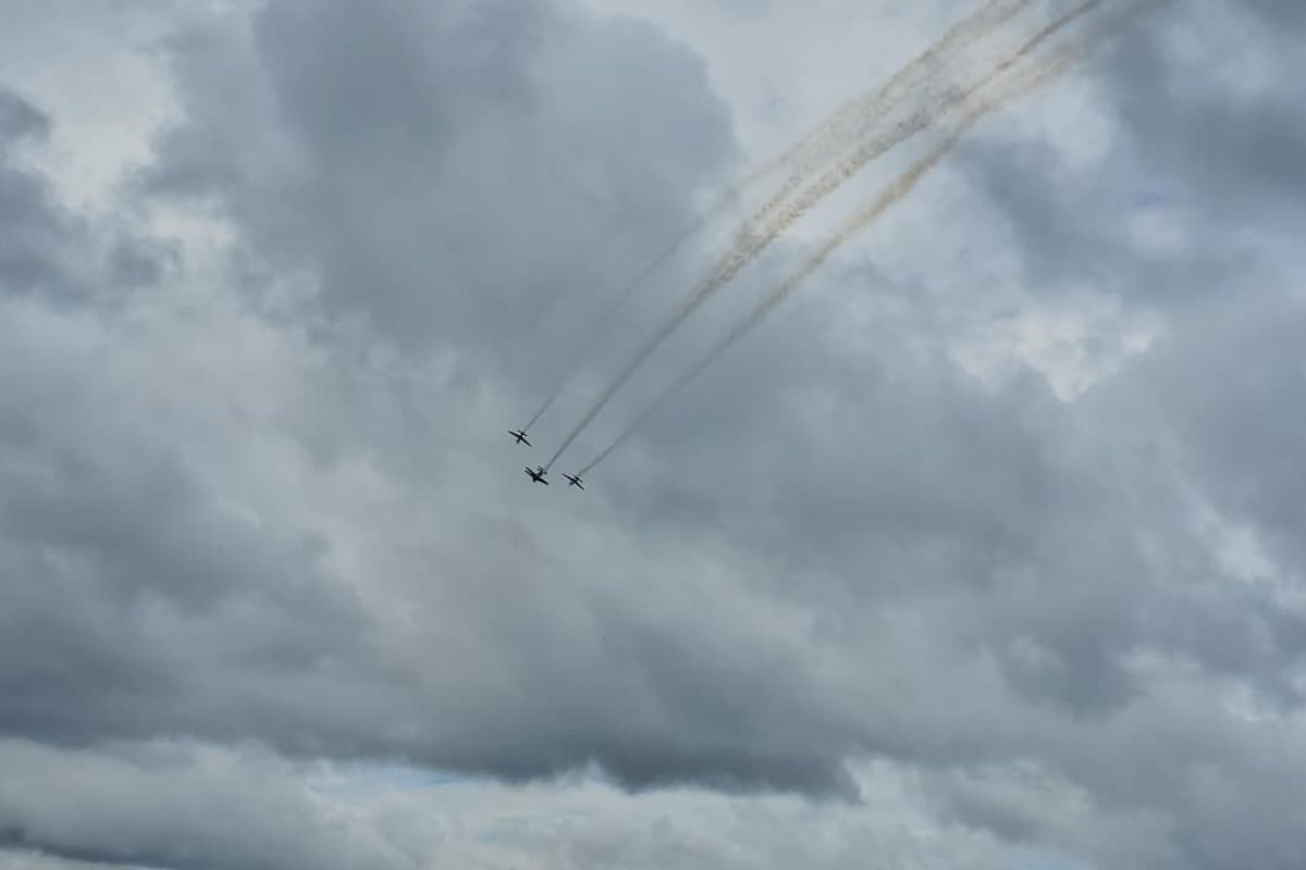 Esquadrilha da Fumaça transforma céu de Divinópolis em espetáculo aéreo