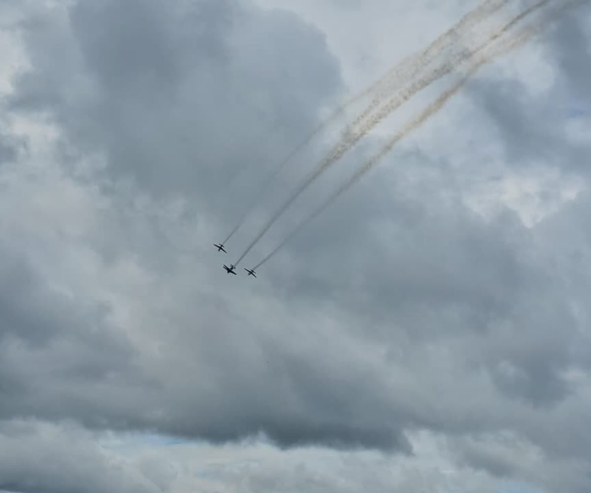 Esquadrilha da Fumaça transforma céu de Divinópolis em espetáculo aéreo