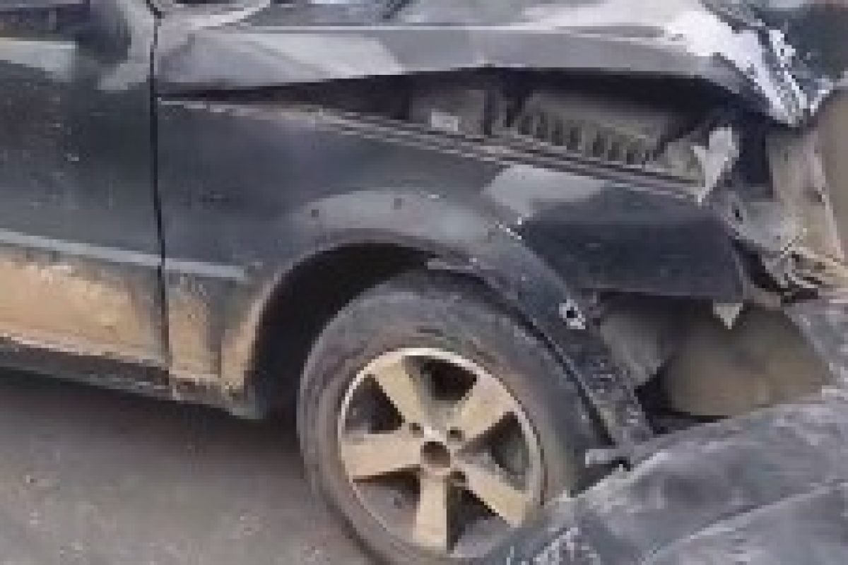 Motorista alcoolizado causa acidente com três carros e dois feridos em Volta Redonda