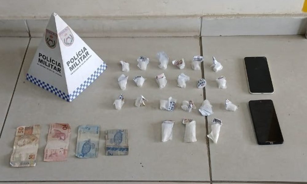 Operação da PM prende dois jovens suspeitos de tráfico de drogas em Valença