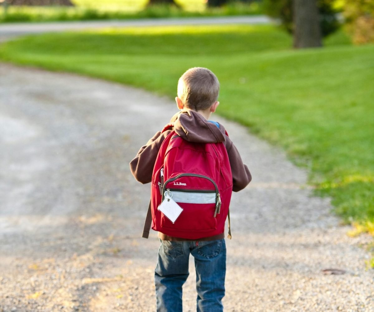 ação em nota, evocando as explicações da criança. "Quando se vê tanto dinheiro d