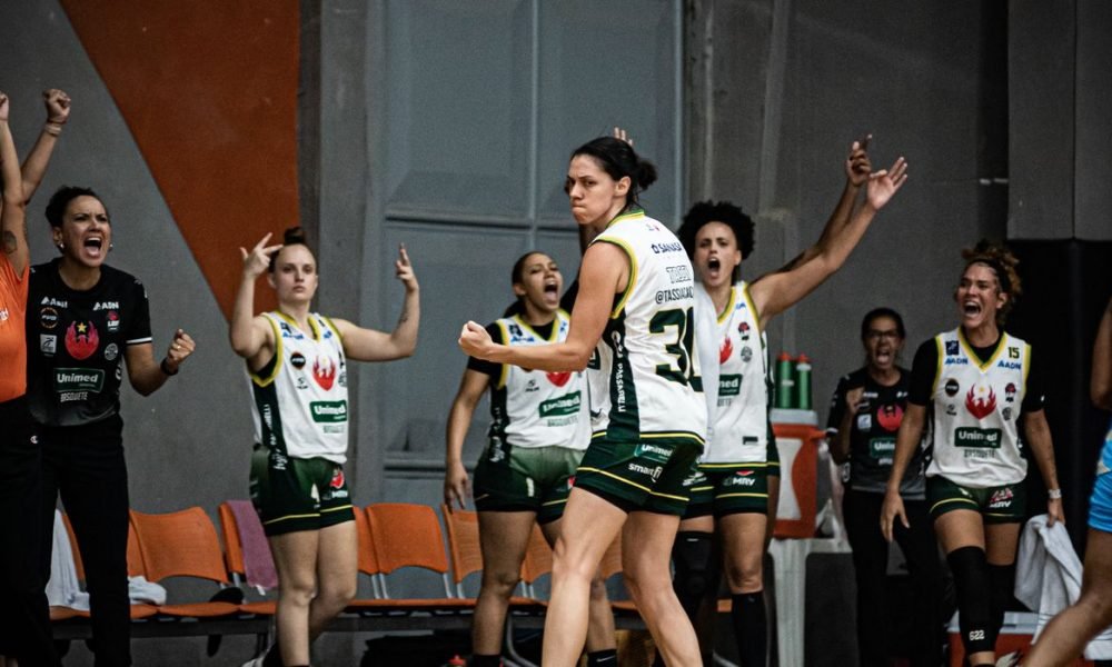 85 a 78. O jogo na Baixada Fluminense foi transmitido ao vivo pela TV Brasil . N