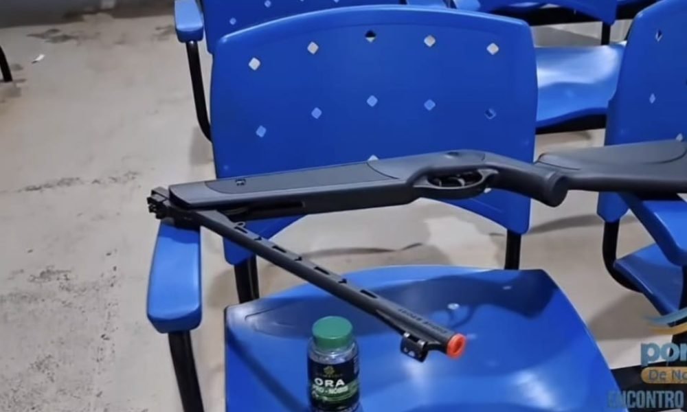 um disparo de arma de ar comprimido. Ainda segundo a polícia, foi identificado q