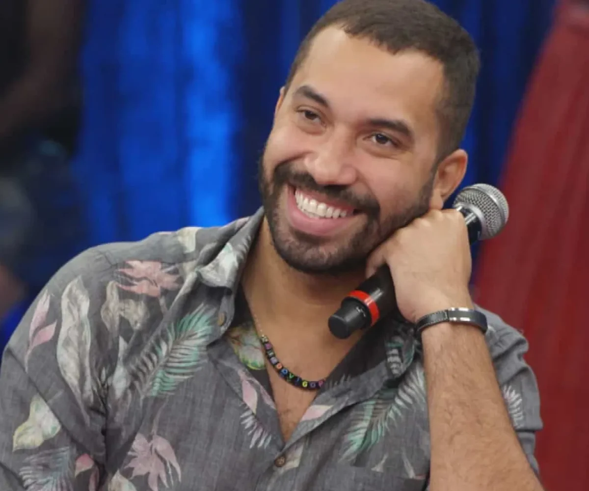 Gil do Vigor rebate Leonela Borges após ser chamado de gay caricata nas redes