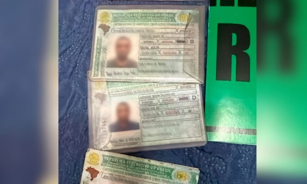 e-montagem-vertical-66-.png" />