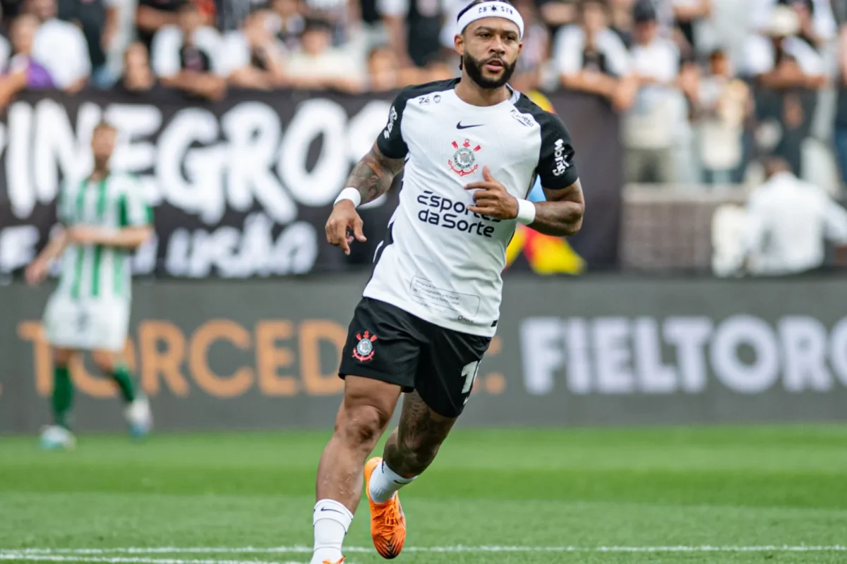 Memphis Depay entra na mira de rival do Corinthians; veja