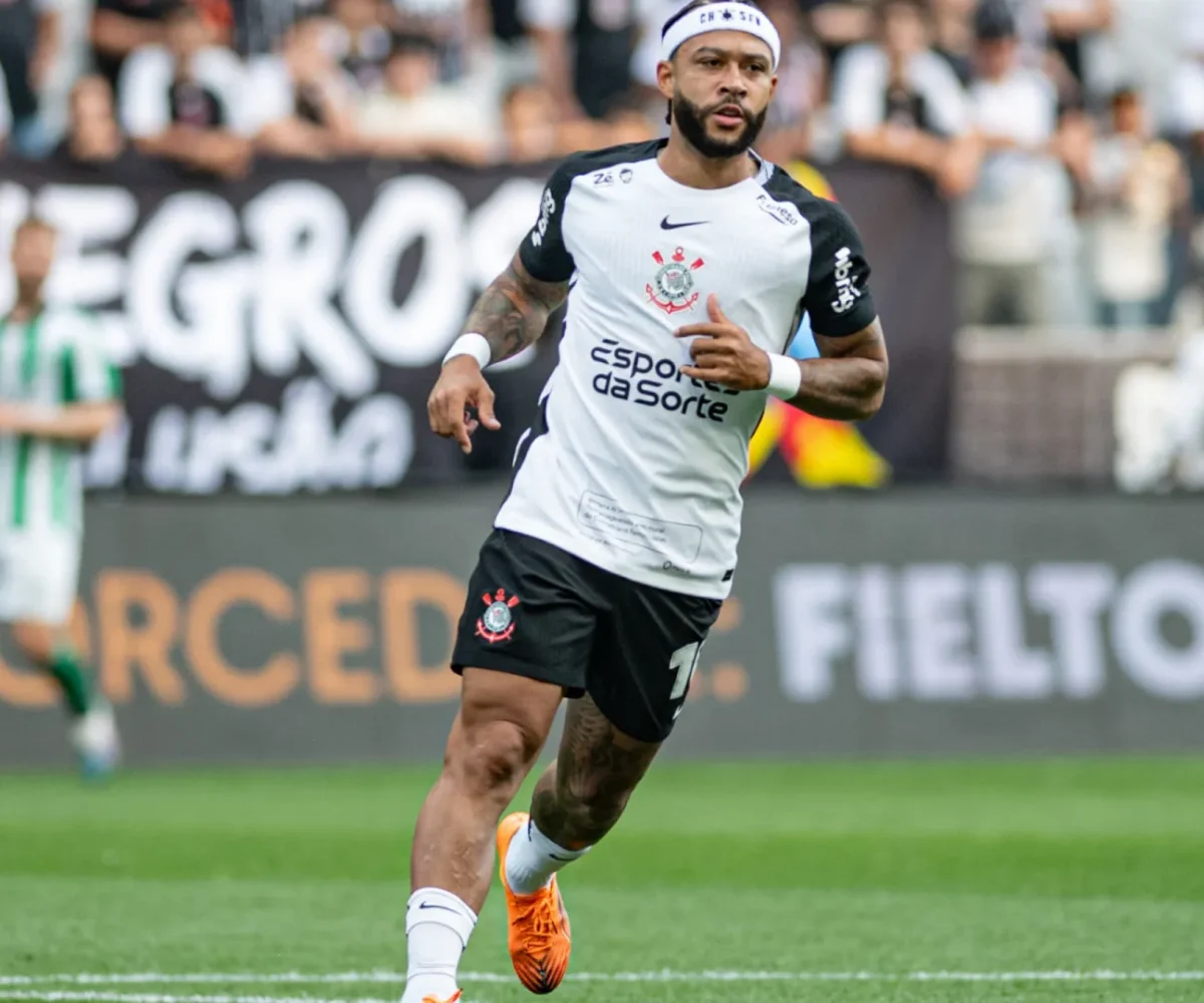 Memphis Depay entra na mira de rival do Corinthians; veja