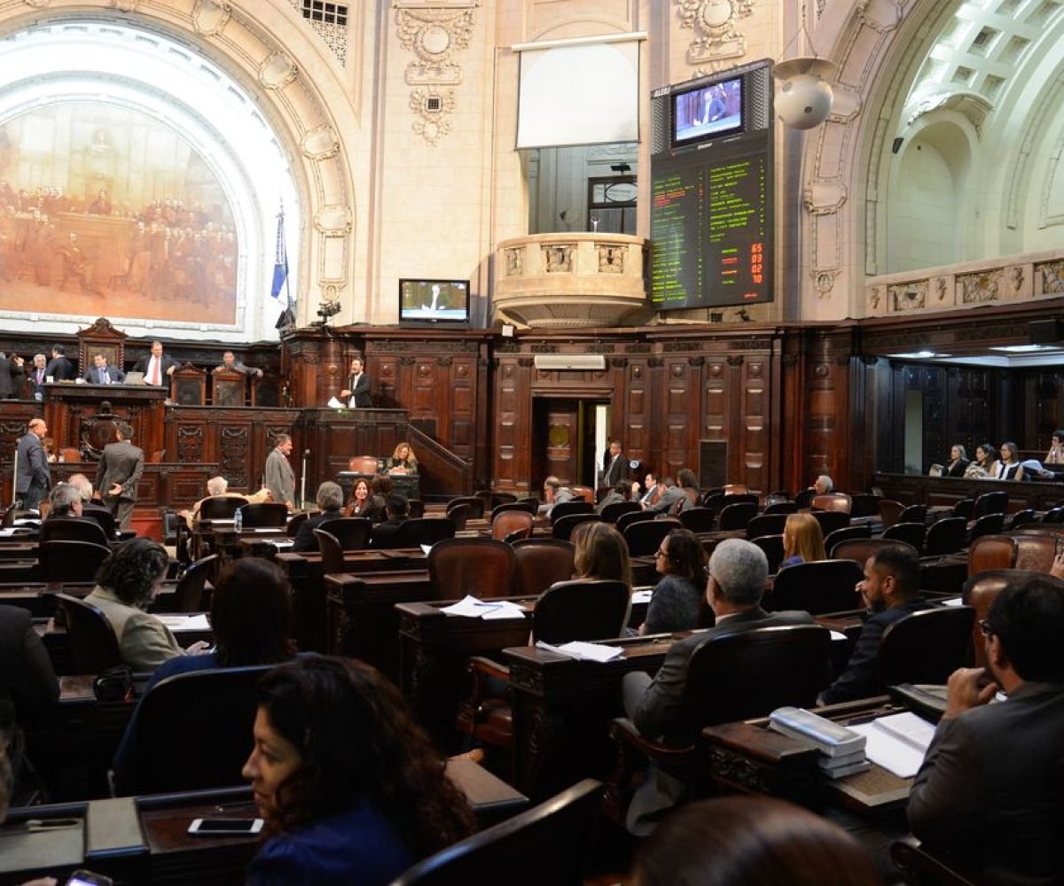 TRE-RJ agenda recontagem de votos após cassação de Bacellar