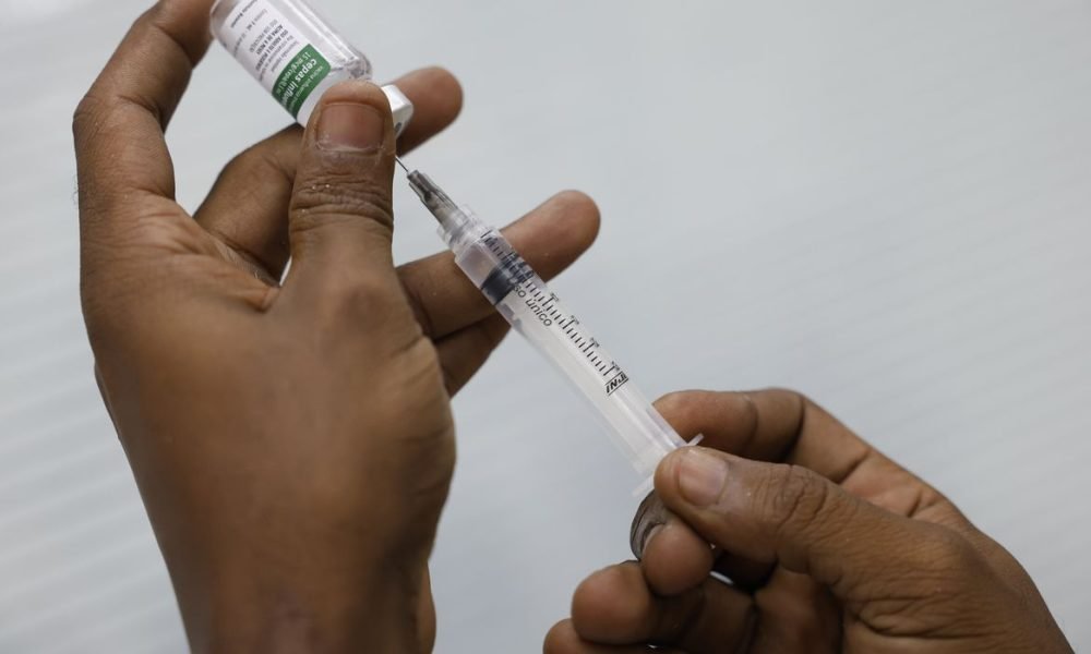 aplicativos de comunicação. A iniciativa busca incentivar a vacinação e reforçar