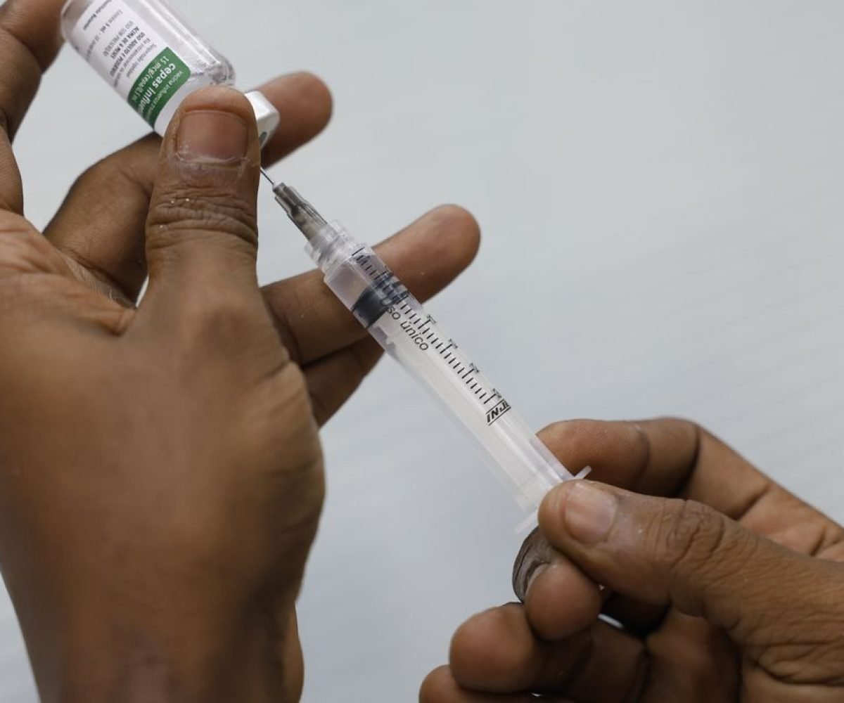 aplicativos de comunicação. A iniciativa busca incentivar a vacinação e reforçar