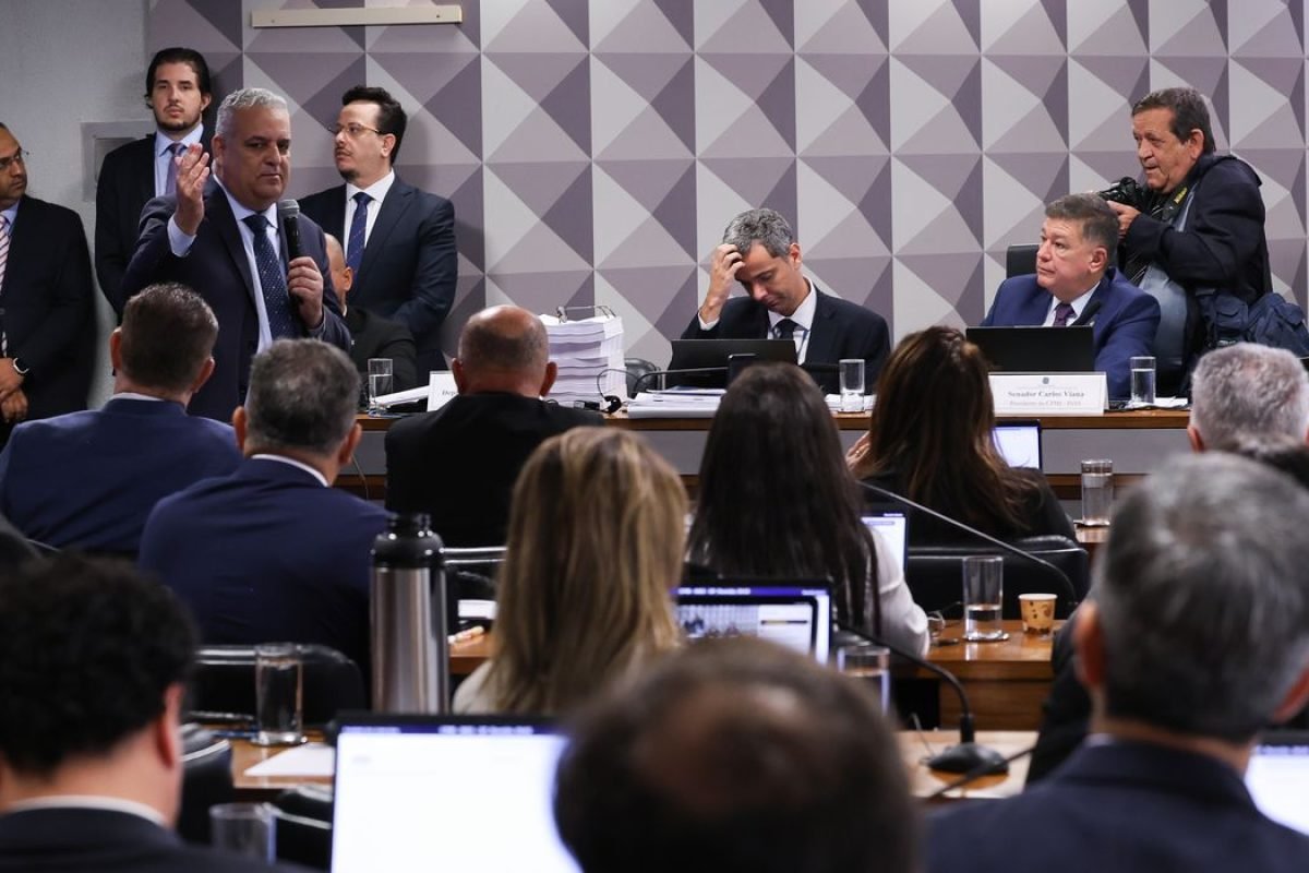 CPMI do INSS é encerrada sem relatório final após rejeição de parecer