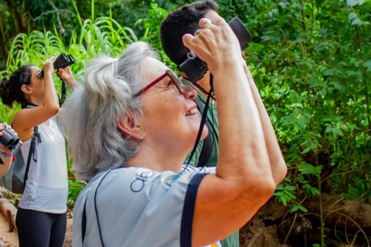 meio da observação de aves — prática que combina lazer, ciência cidadã e conscie