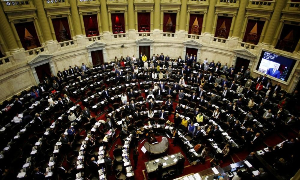 Justiça argentina suspende trechos da reforma trabalhista de Milei