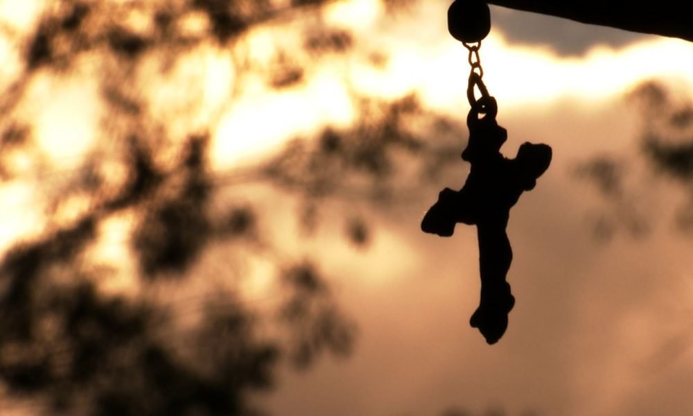 conta do ponto facultativo e do feriado nacional da Sexta-Feira da Paixão. Órgão