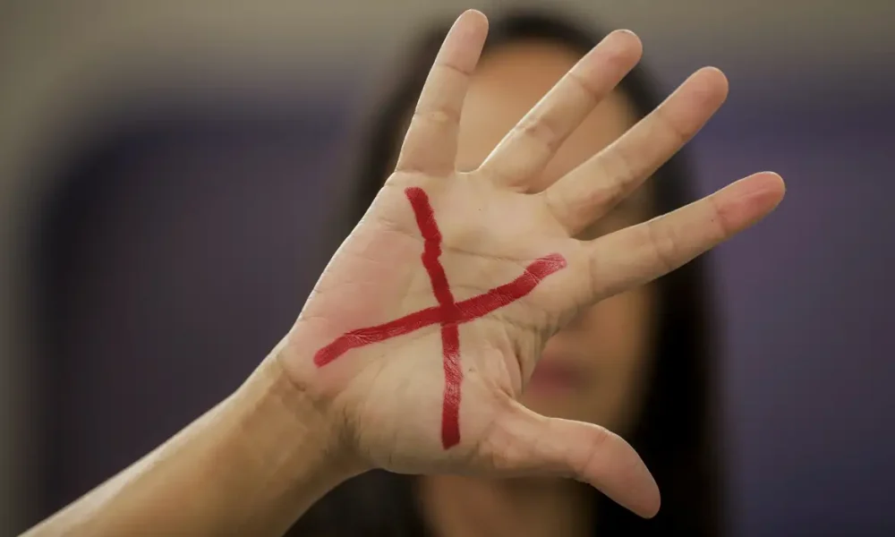 Feminicídio dispara 45% em São Paulo, contrastando com queda em outros crimes