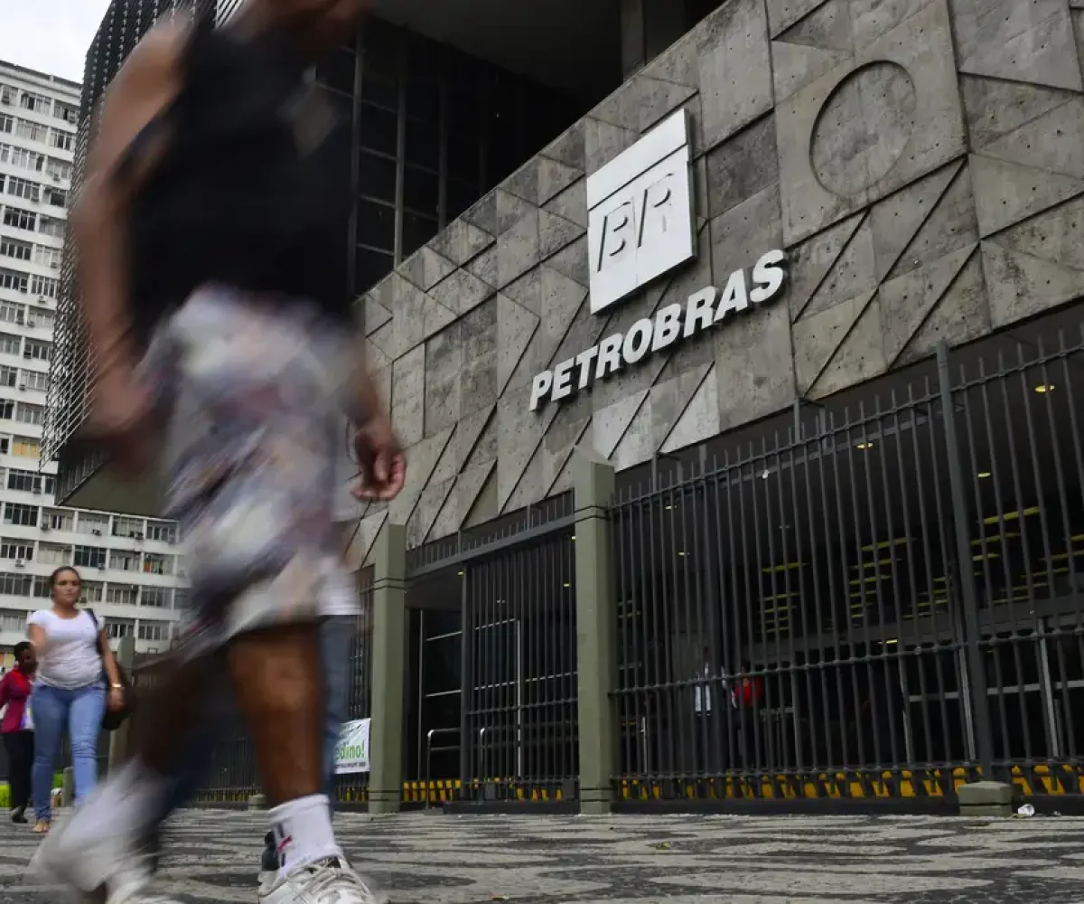 Os reajustes variam de 53,4% a 56,3% e reproduzem o aumento do petróleo devido à guerra no Oriente Médio