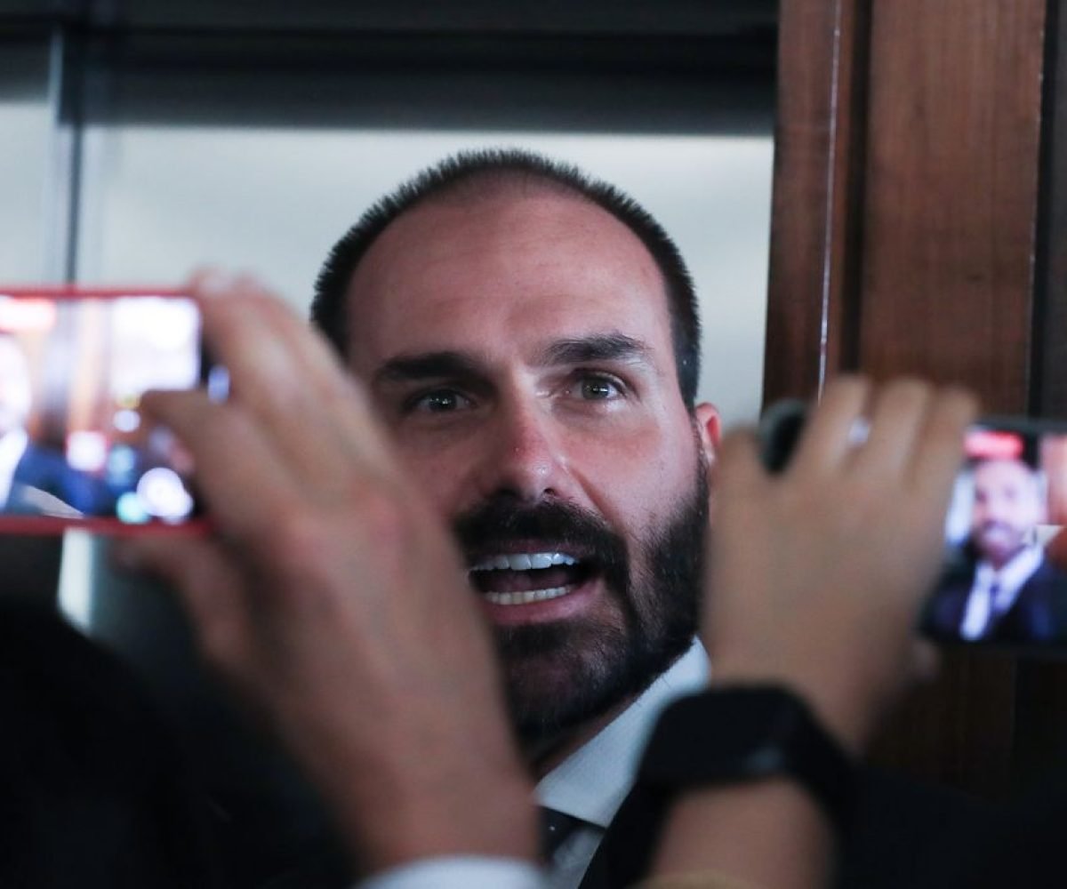 faltar às sessões da Câmara dos Deputados. Notícias relacionadas: Defesa diz que