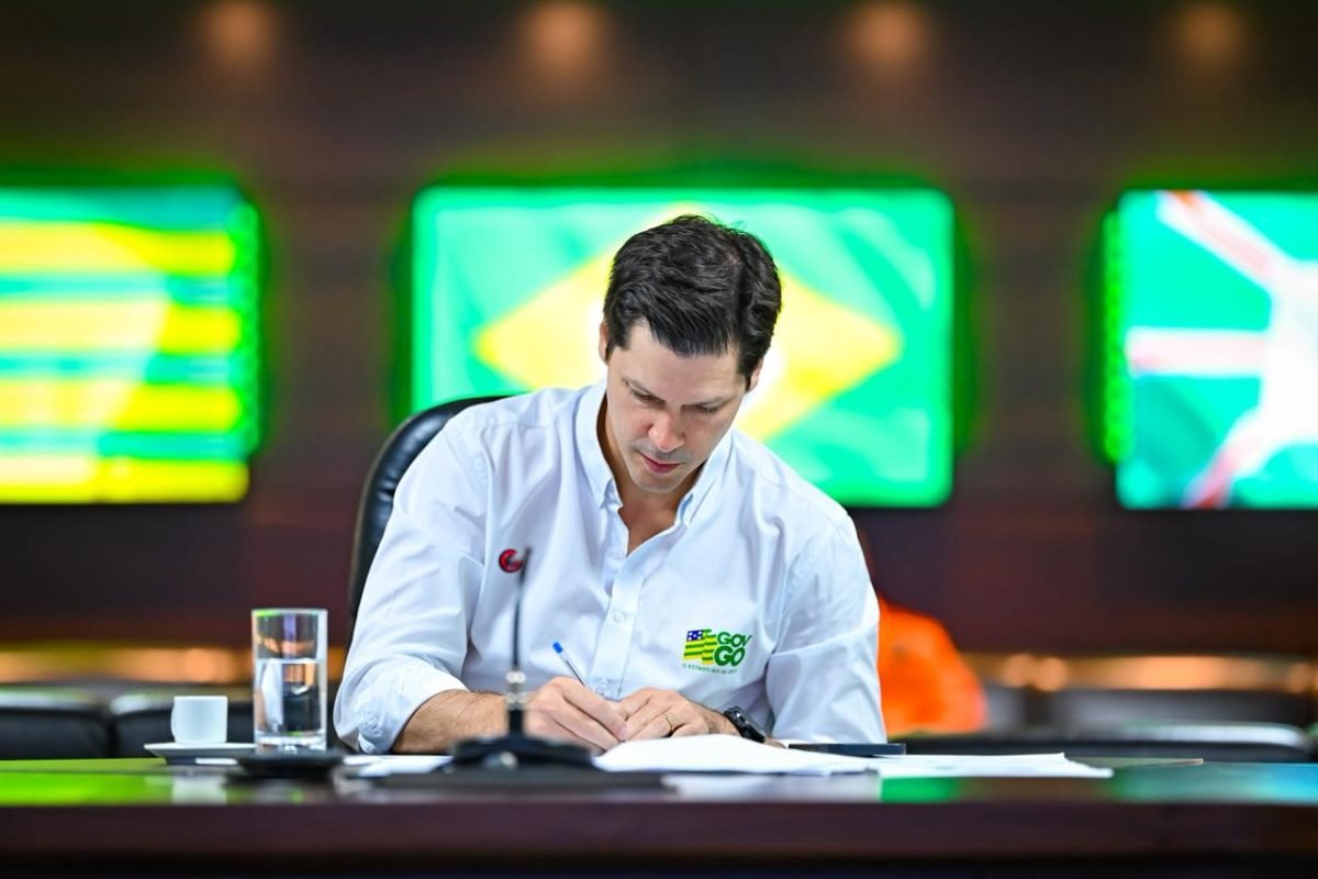 O governador Daniel Vilela promove mudanças no primeiro escalão