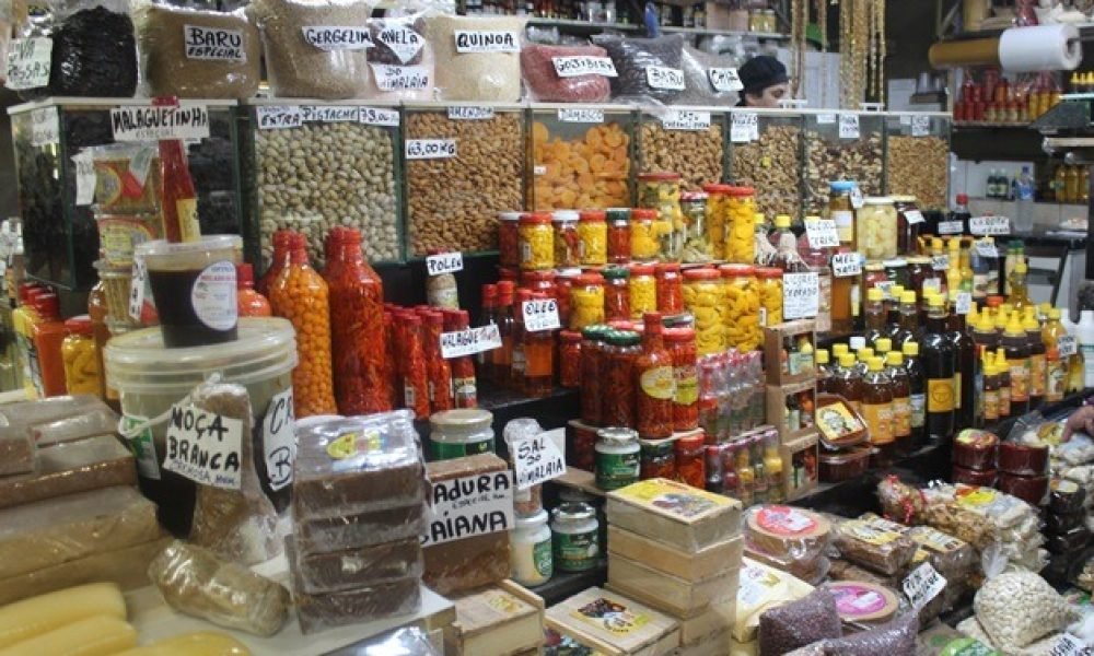 Mercados oferecem lazer, cultura, culinária, mercadorias e artesanato típicos do Cerrado