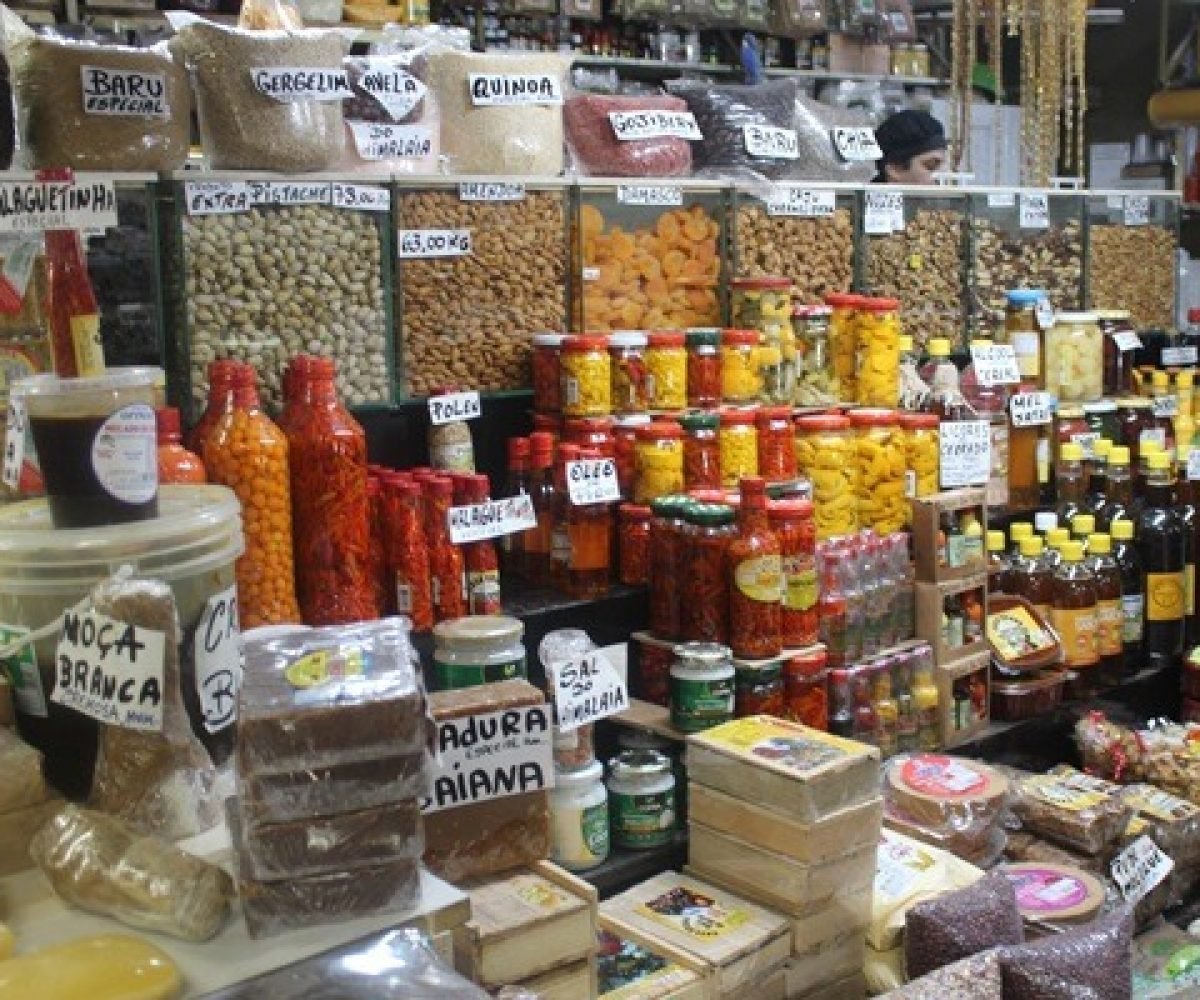 Mercados oferecem lazer, cultura, culinária, mercadorias e artesanato típicos do Cerrado