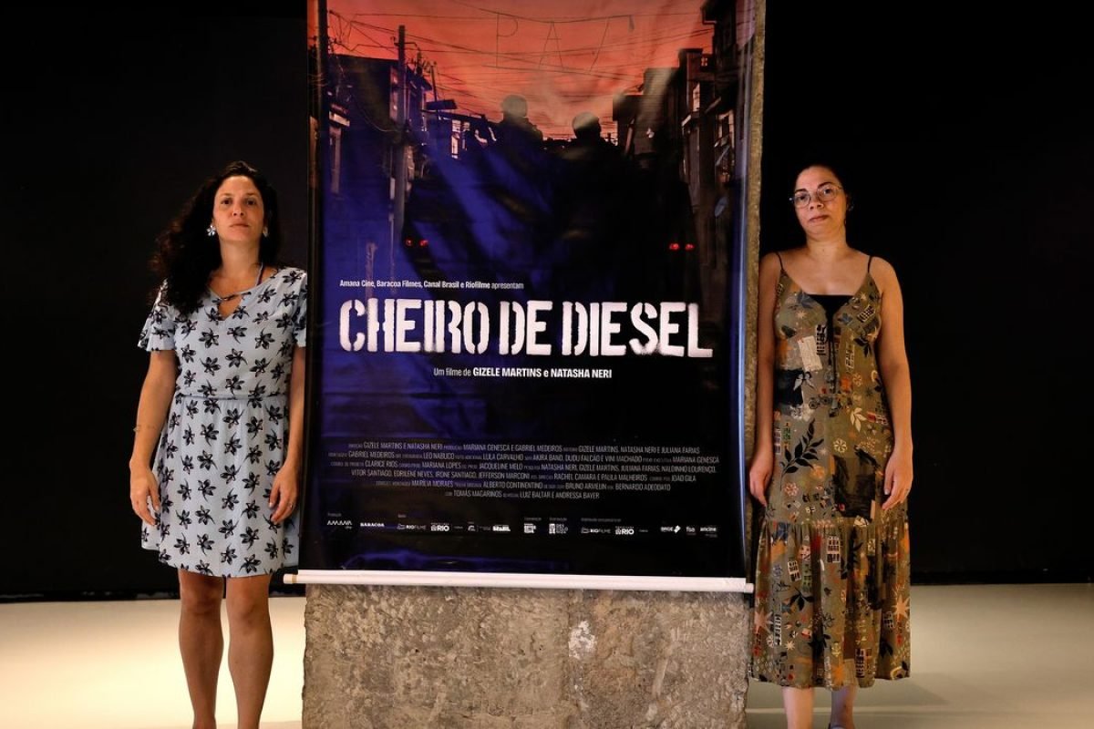 parte dos moradores de torturas, coerções, assassinatos, invasão a residências e