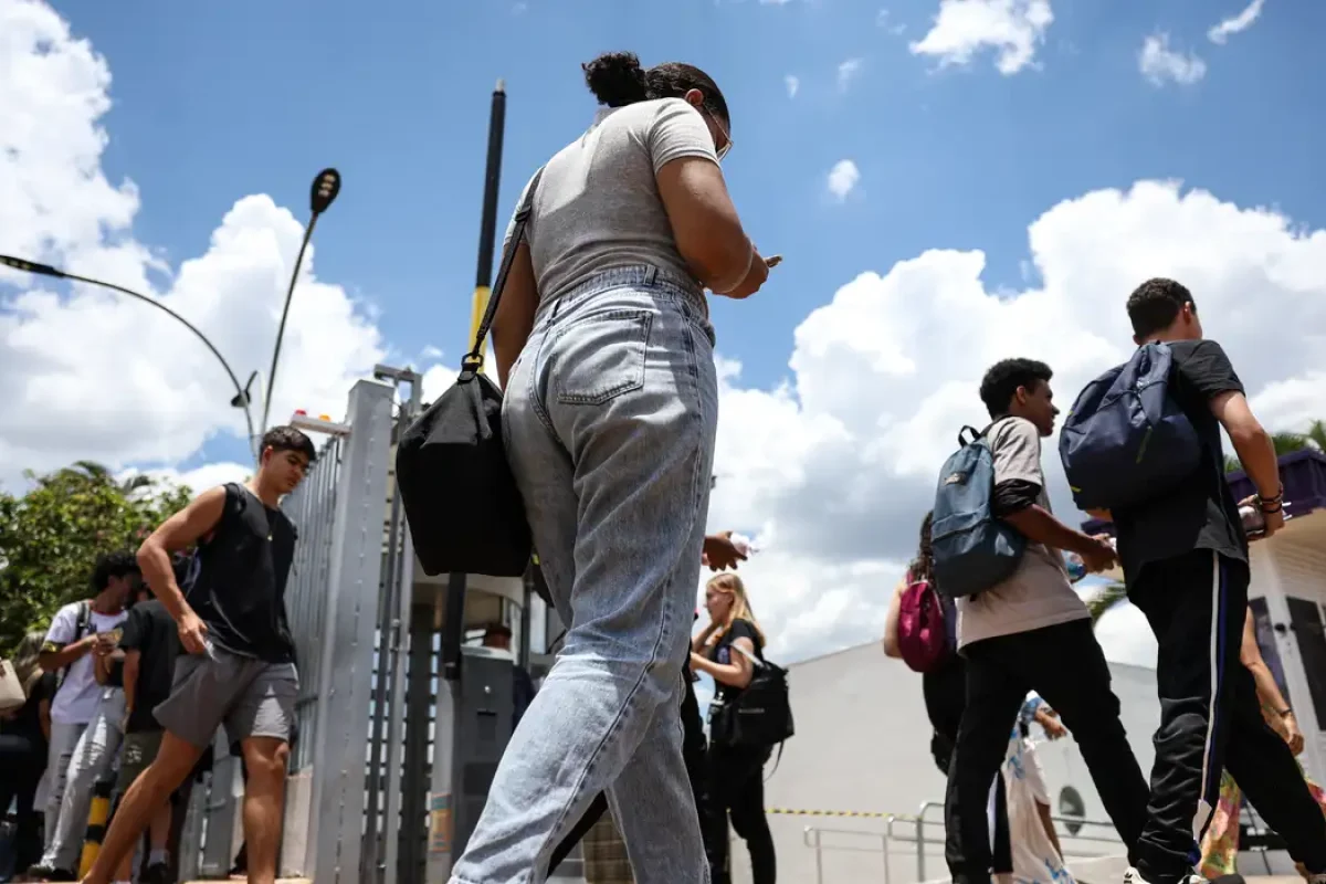 Os estudantes têm um prazo de até três dias úteis para realizar a complementação da inscrição
