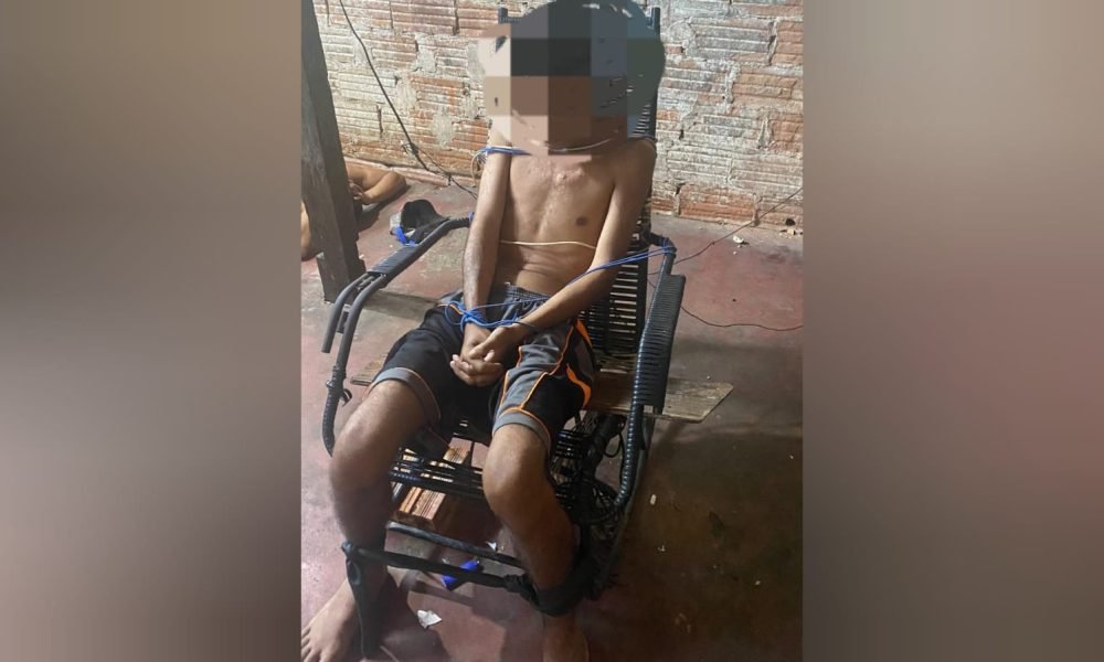 seções de tortura do “tribunal do crime”, realizado por criminosos de uma facção