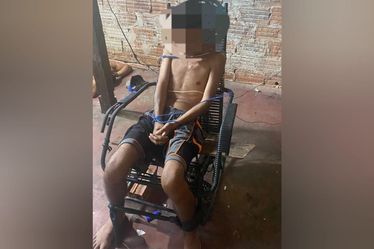 seções de tortura do “tribunal do crime”, realizado por criminosos de uma facção