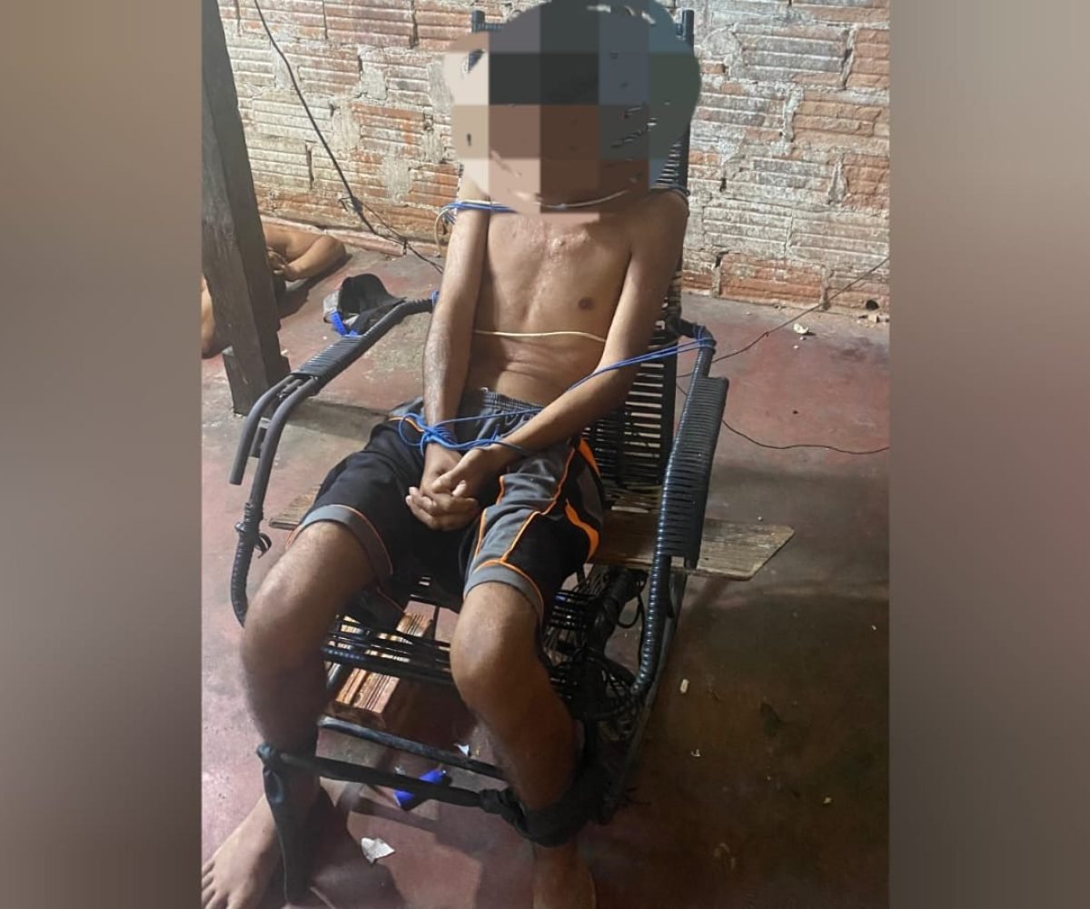 seções de tortura do “tribunal do crime”, realizado por criminosos de uma facção