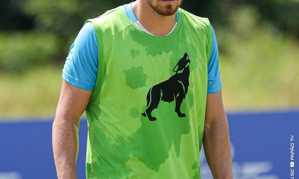 ada, mais uma peça consolidada no elenco. O volante Caio Mello, que chegou ao cl