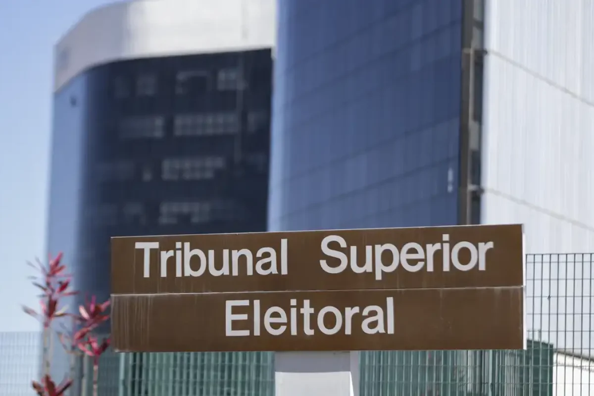 ocupantes de cargos do Poder Executivo . De acordo com a legislação eleitoral, o