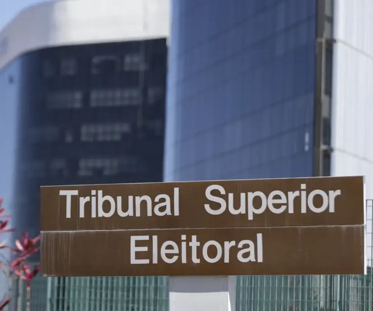 ocupantes de cargos do Poder Executivo . De acordo com a legislação eleitoral, o