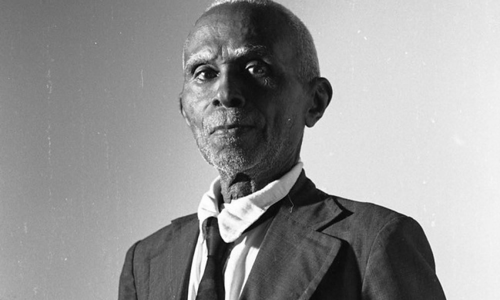 uma obra que, por muito tempo, ficou espalhada ou invisibilizada”, afirma. A apr