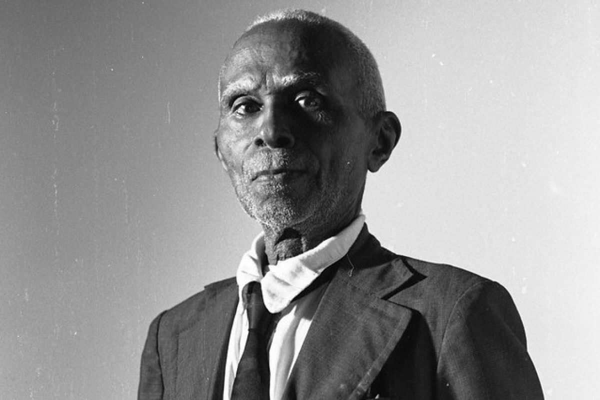 uma obra que, por muito tempo, ficou espalhada ou invisibilizada”, afirma. A apr