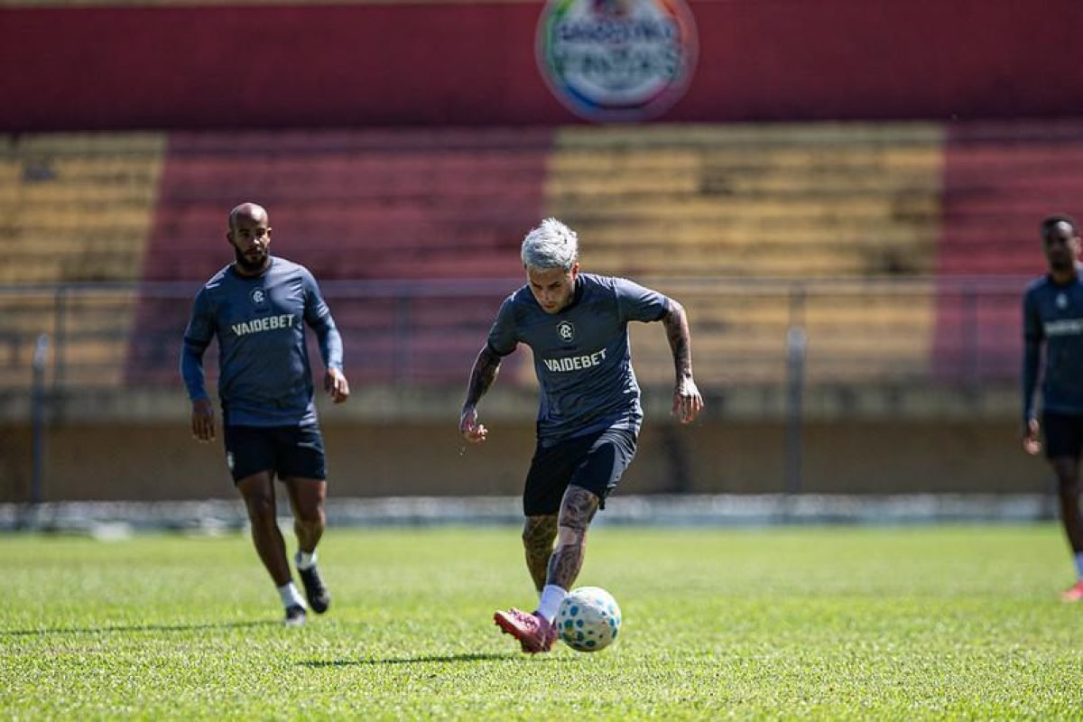 tantes e a falta de opções a mesma altura no banco de reservas. Suspensos pelo t