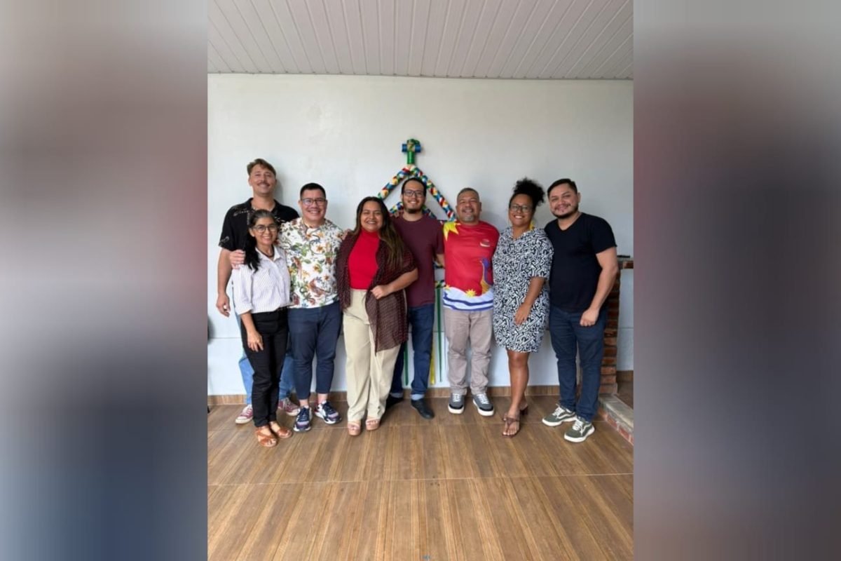 tunidade de ampliar o acesso à informação, promover a formação e estimular a art