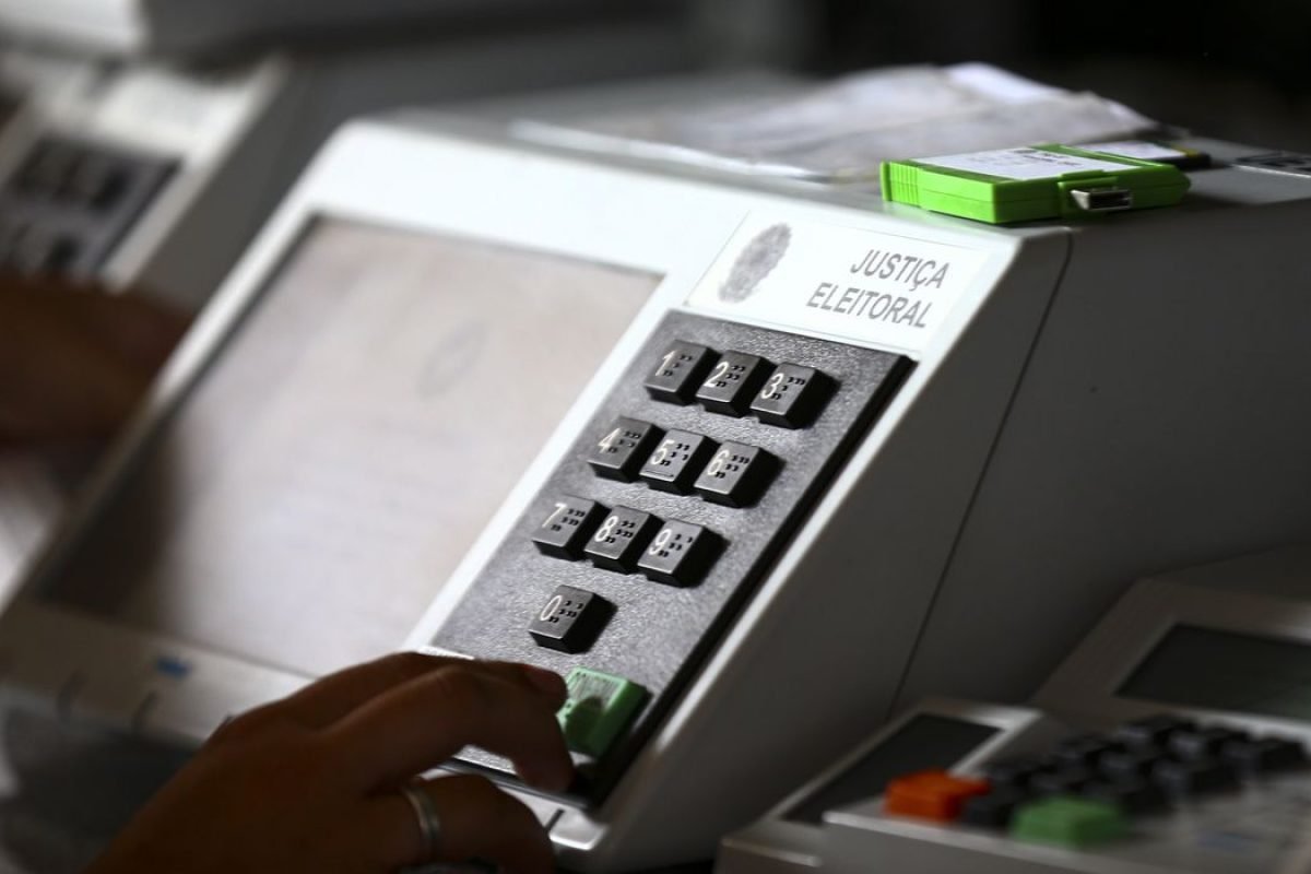 Onze governadores deixam cargos visando eleições de outubro